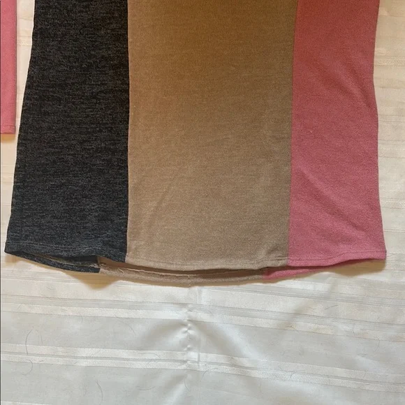 🛑UNAVAILABLE 🛑 Colorblock V-Neck Sweater - Picture 2 of 7